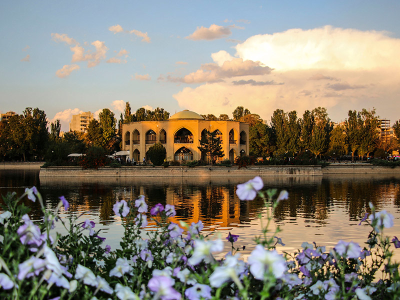 این تصویر دارای صفت خالی alt است؛ نام پروندهٔ آن tabriz-attractive-1.jpg است
